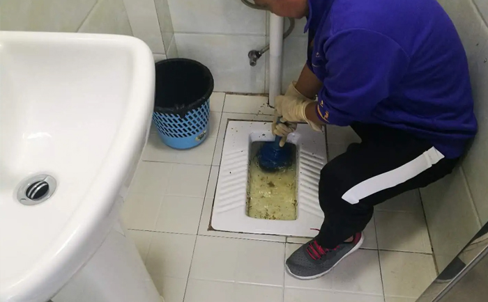 策勒疏通蹲坑